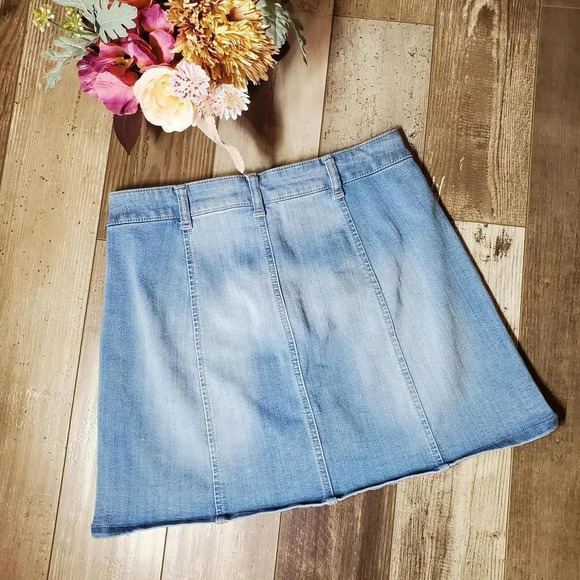 Celebrity Pink Blue Denim Button Front Mini Skirt Juniors Size 5/27 NWOT - Picture 9 of 11